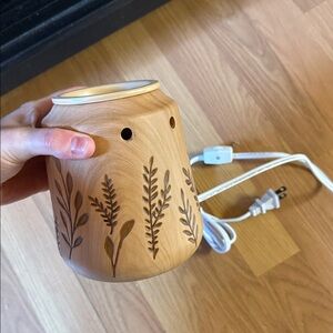 Wood-Grain Electric Wax Warmer with Leaf Carving - Natural